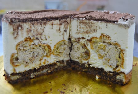 Sortimente torturi - Tort Tiramisu Profiterol