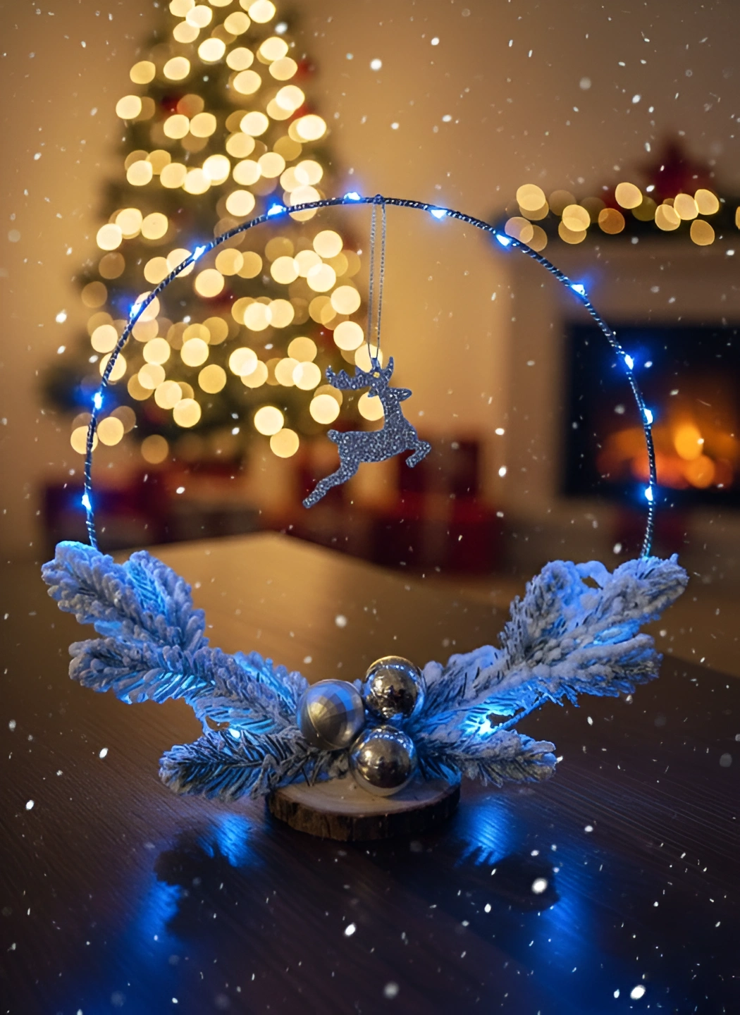 Aranjament pentru Craciun, HANDMADE, ren glitter, cerc cu instalatie, crengute decorative, globuri [2]