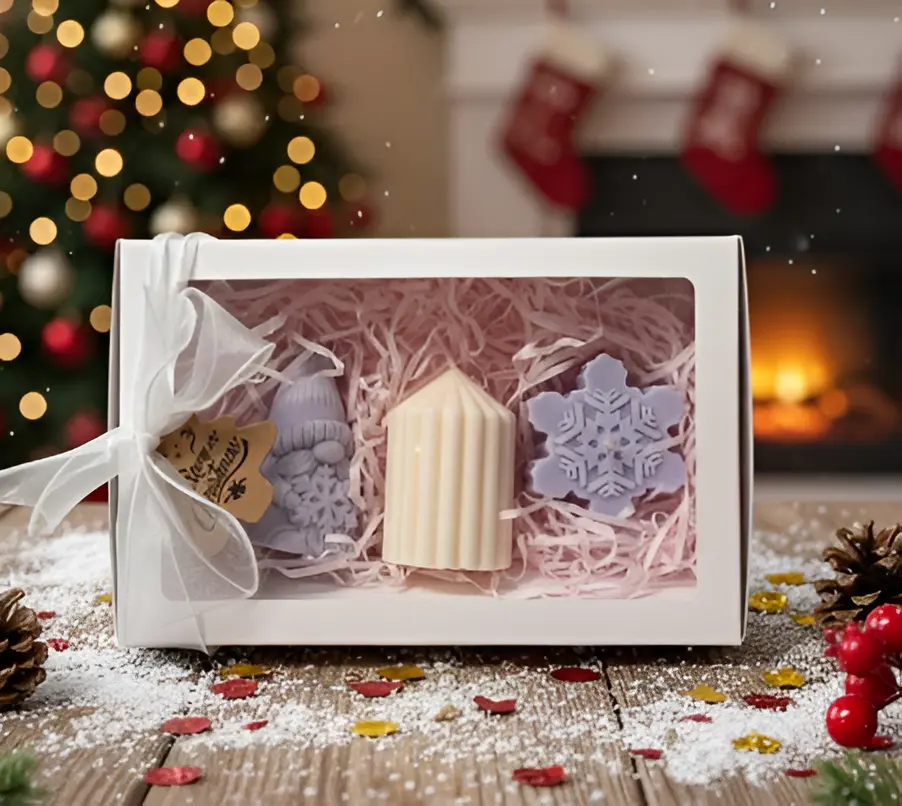 Craciun - Set 3 lumanari parfumate, HANDMADE, ceara naturala din soia, fitil din bumbac, Spiridus, Lumanare si Fulg, 7.5 cm