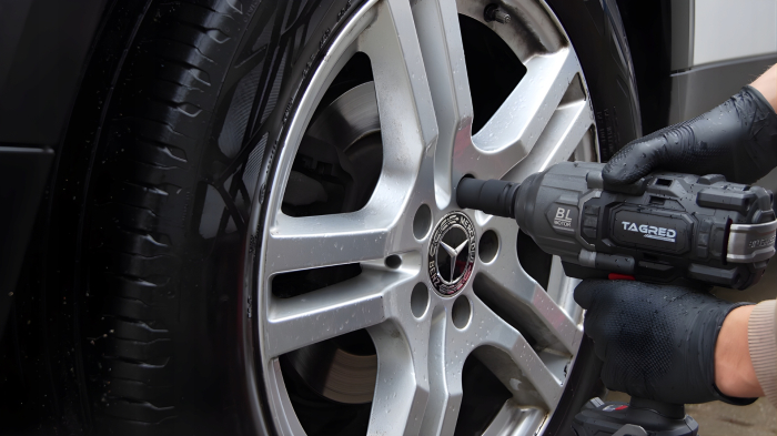 Cheie impact fara fir 20V, 2x4Ah Li-Ion, 1898 Nm, 1/2", 3 trepte viteza, cu incarcator si valiza (TA8000) [10]