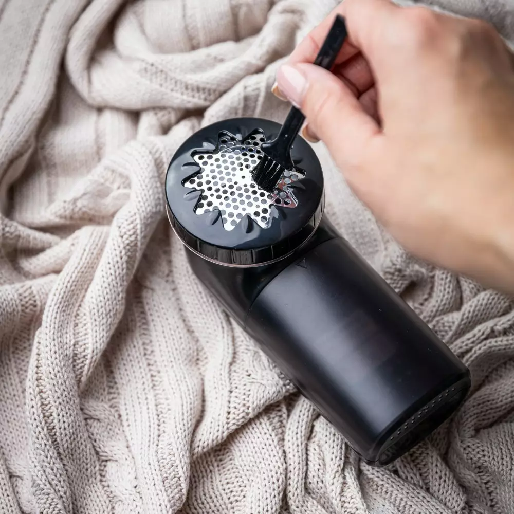 Indepartator de scame reincarcabil negru cu auriu (KB-7801) [6]