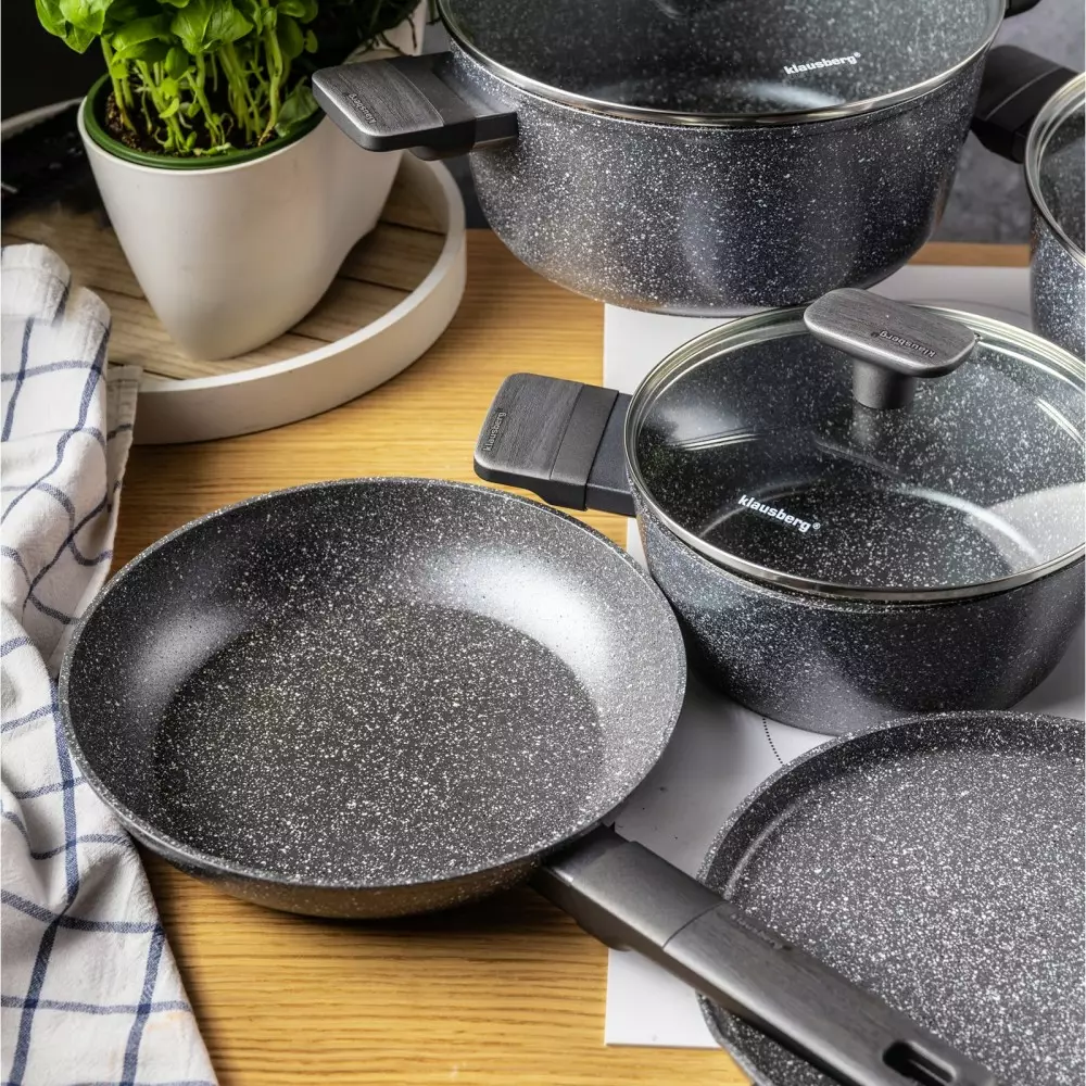 Set vase de gatit 12 piese cu invelis antiaderent 4 oale, 2 tigai, 4 capace si suporturi termorezistente (KB-7832) [13]