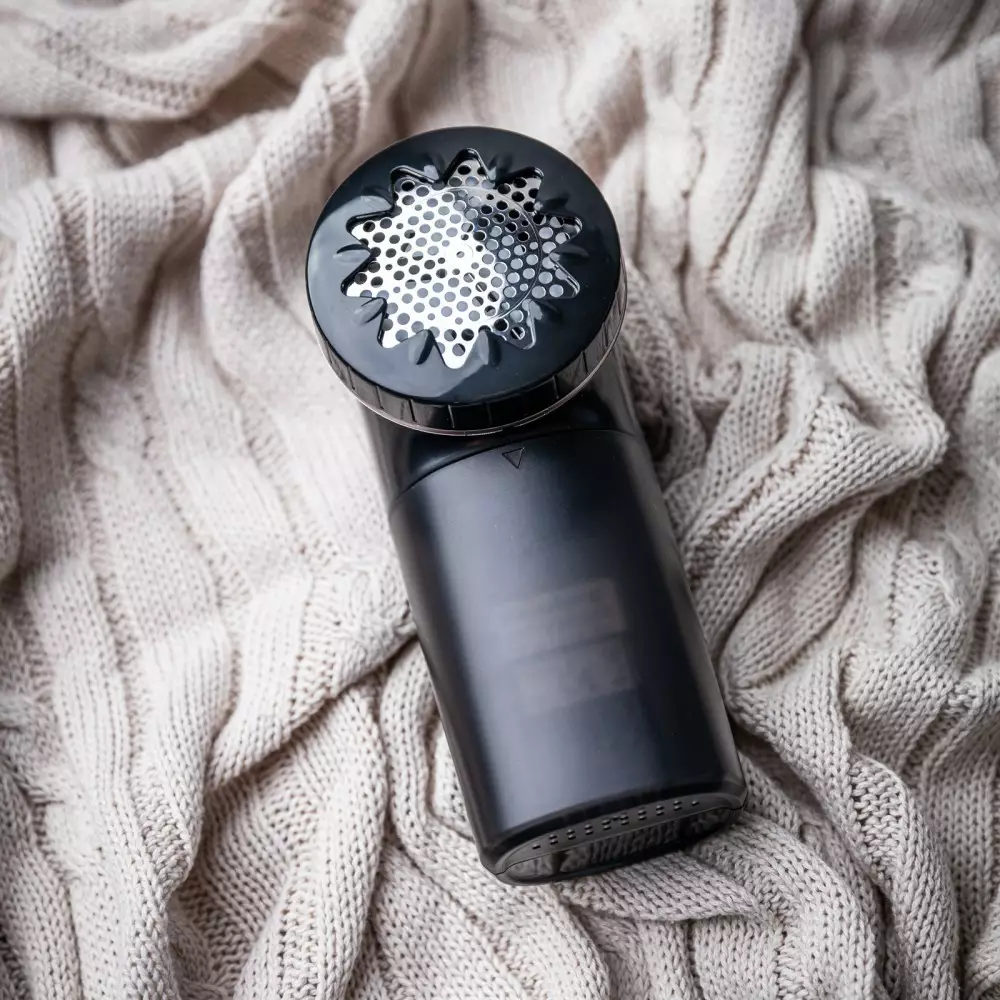 Indepartator de scame reincarcabil negru cu auriu (KB-7801) [10]