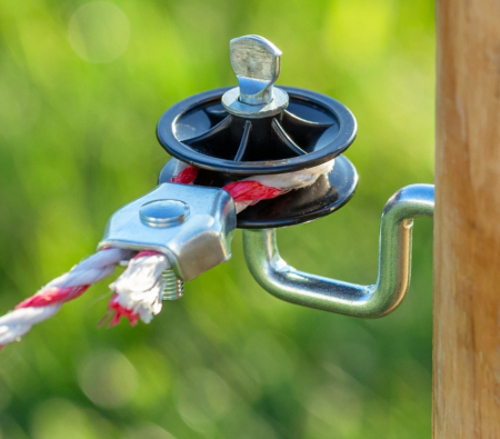 Izolator colt cu fanta rotita gard electric (AGR0106) [9]