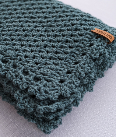 Păturică croșetată manual din lână merinos [1]