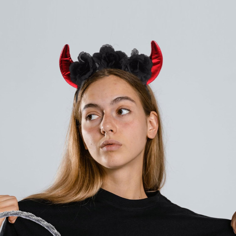 bentita-coarne-diavol-rosii-trandafiri-negri-gothic [1]