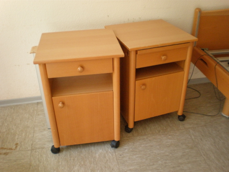 MOBILIER - Noptiera din lemn cu tablet - reconditionata