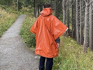 Patura hipotermie aZENGEAR tip poncho 2 fete argintiu/orange - din Mylar - impermeabila, cu gluga - rezistenta la vant, in Kit de salvare - 100x130 cm [3]