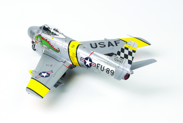 Academy 12234 - 1:48 F-86F HUFF [3]