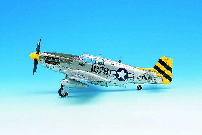Academy 12441 - 1:72 P-51C [3]