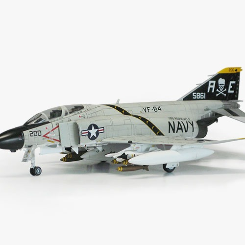 Academy 12529 - 1:72 USN F-4J "VF-84 Jolly Rogers" [2]