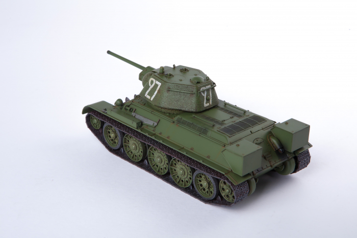 Academy 13505 - 1:35 USSR T-34/76 "No.183 Factory Production" [3]