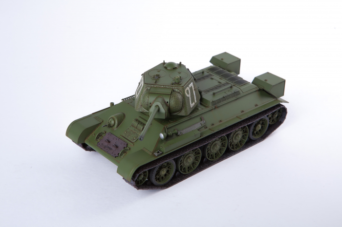 Academy 13505 - 1:35 USSR T-34/76 "No.183 Factory Production" [4]