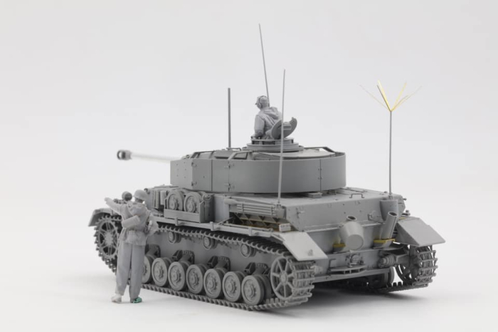 Border Model BT-006 - 1:35 Pz.Beob.Wg IV Ausf J with commander & infantry [3]