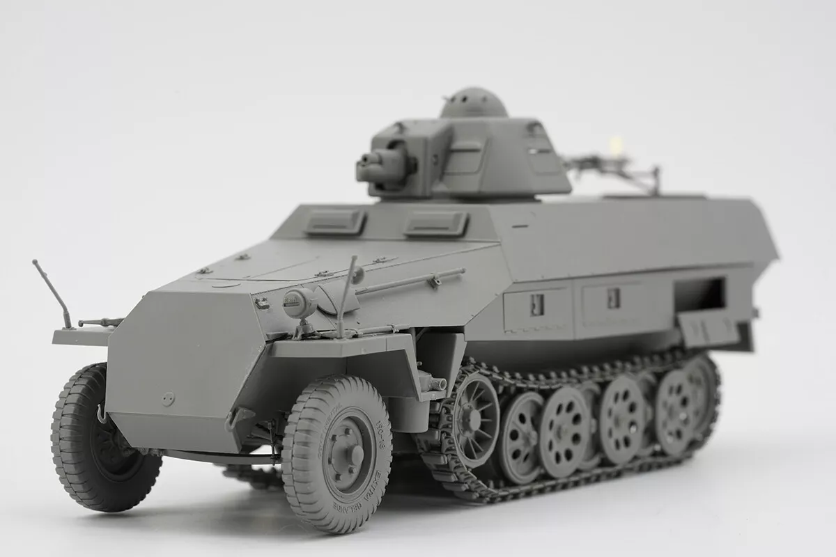 Border Model BT042 1:35 Sd.Kfz.251 Ausf.D with R35 Turret [2]