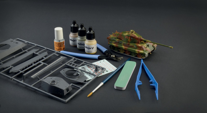Italeri 72005 - 1:72 Sd. Kfz. 182 King Tiger - Complete Set For Modeling - Starter Kit [2]