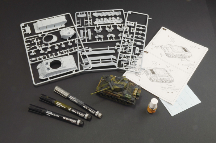 Italeri 75001 - 1:56 American Medium Tank M4A3E8 Sherman Fury - Starter Set Easy Paint [2]