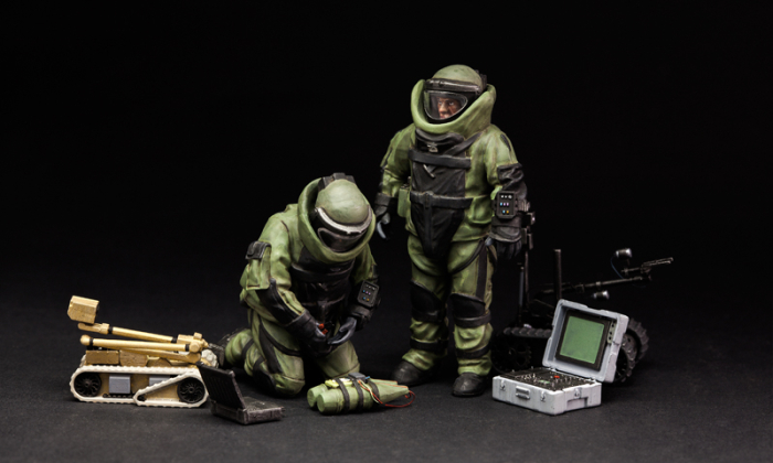 MENG - 1:35 US Explosive Ordnance DisposalSpecialist & Robots [2]