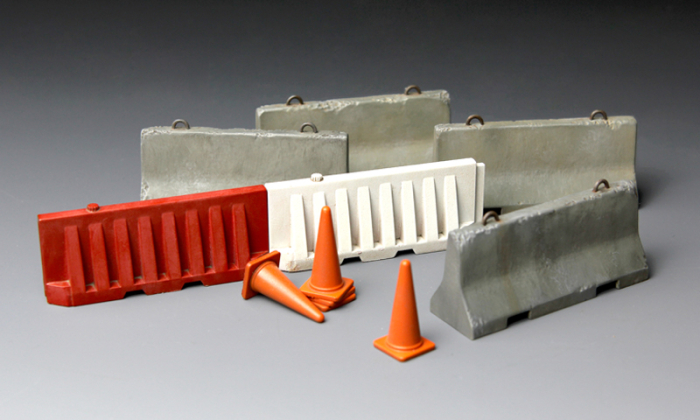 MENG SPS-012 - 1:35 Concrete & plastic barrier set [5]