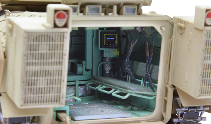 MENG SS-004 - 1:35 M2A3 Bradley BUSK III [3]