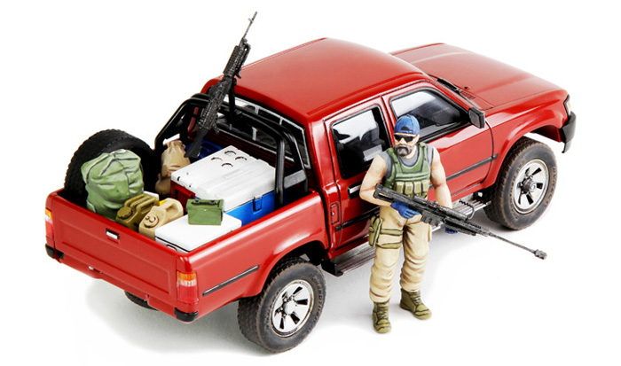 MENG VS-002 - 1:35 Dual Cab Toyota Hi-Lux Pick Up w/Equipment [5]