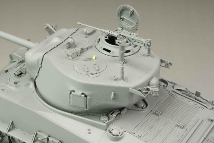 Ryefield Model 5028 1:35 SHERMAN M4A3E8 with workable Track links [5]