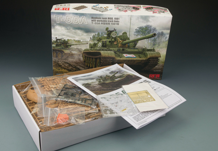 Ryefield Model 5098 1:35 T-55A Mediun Tank Mod.1981 with workable track links [3]