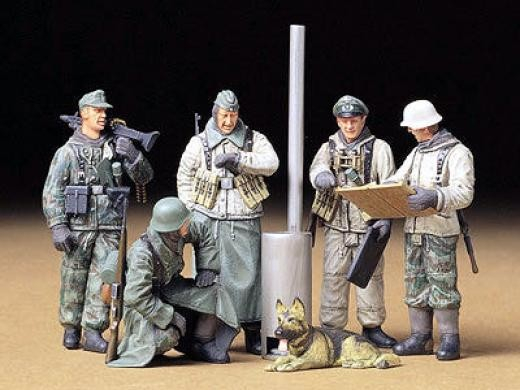 TAMIYA 35212 - 1:35 Ger.Soldiers at Field Briefing [1]