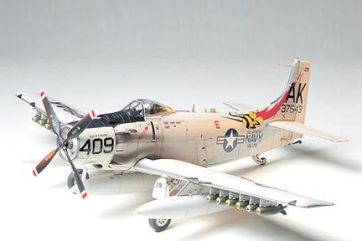 Tamiya 61058 - 1:48 Douglas Skyraider AD-6 (A-1H) - 1 figure [1]