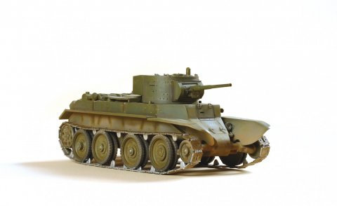 Zvezda 3545 - 1:35 BT-7 Soviet Light Tank [2]