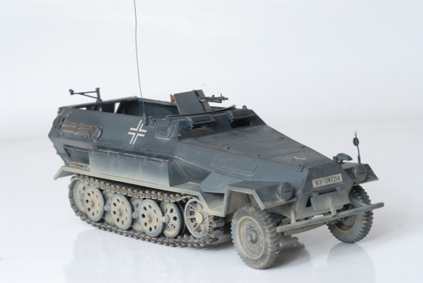 Zvezda 3572 - 1:35 German Personnel Carrier Sd.Kfz 251/1 Ausf. B [2]