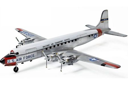 Academy 12634 - 1:144 USAF C-118 Liftmaster [1]