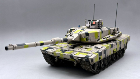 Amusing Hobby 35A065 - 1:35 KF51-U Main Battle Tank [1]