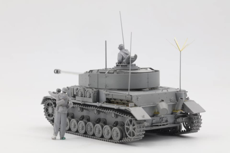 Border Model BT-006 - 1:35 Pz.Beob.Wg IV Ausf J with commander & infantry [2]