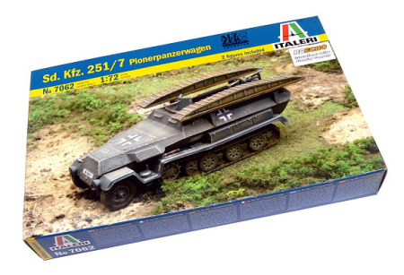 Kituri machete - Italeri 7062 - 1:72 German Sd.Kfz. 251/7 Pionerpanzerwagen - 2 Figures