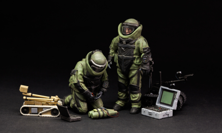 MENG - 1:35 US Explosive Ordnance DisposalSpecialist & Robots [1]