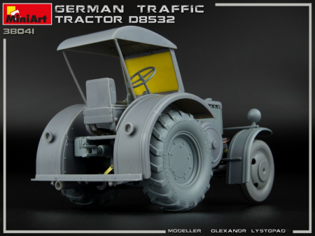 Miniart 38041 - 1:35 German Traffic Tractor D8532 [1]