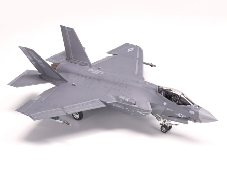 TAMIYA 60794 - 1:72 American Fighter Lockheed Martin F-35C Lightning II - 1 figure [1]