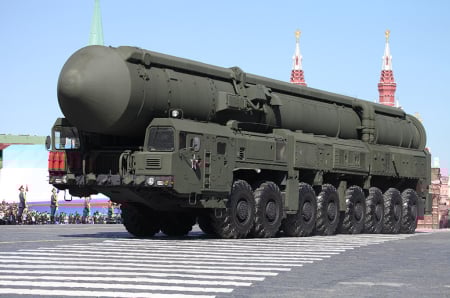 Vehicule militare terestre - Trumpeter 01082 1:35 15U175 TEL of RS-12M1 Topol-M ICBM complex
