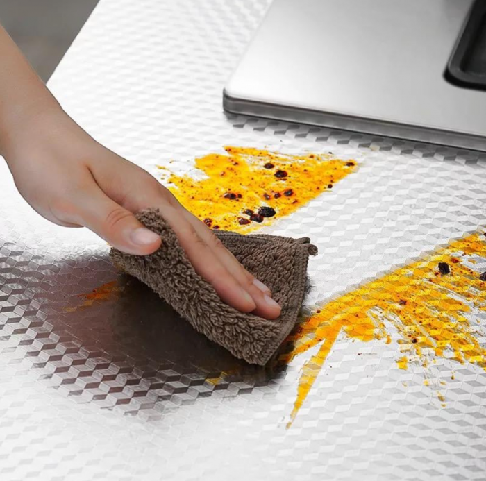 Folie de Aluminiu Autoadezivă M3 - Argintie, Ideală pentru Bucătărie, Dimensiuni 60 x 300 cm [2]