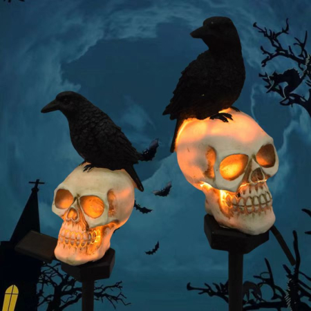 Set 2 sau 4 Lămpi Solare Halloween cu Craniu și Cioară, Decorațiuni pentru Grădină și Curte [2]