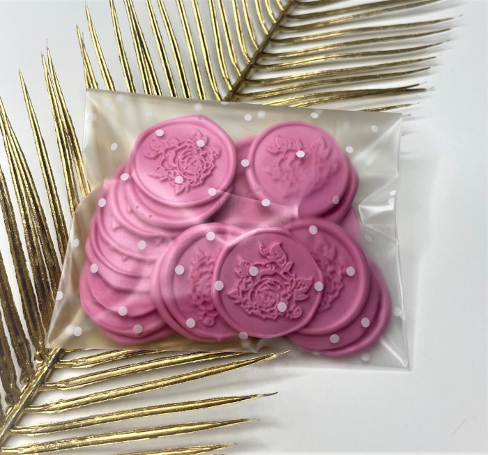 Sigiliu din ceara pentru invitatii nunta/botez, roz, model trandafir sau crin, autoadeziv, 25 buc/set. Ambalare: punga opaca cu buline albe. [3]