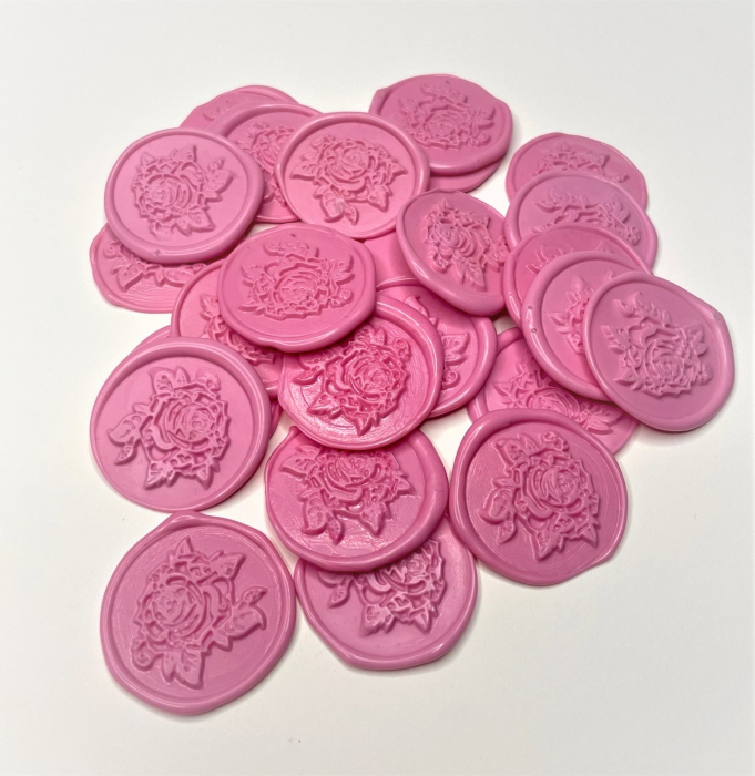 Sigiliu din ceara pentru invitatii nunta/botez, roz, model trandafir sau crin, autoadeziv, 25 buc/set. Ambalare: punga opaca cu buline albe. [6]