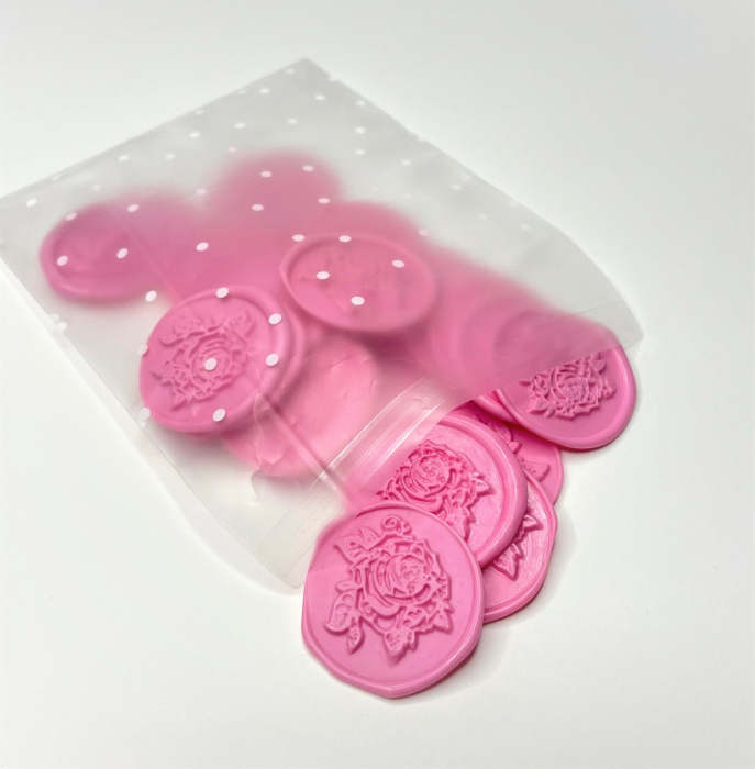 Sigiliu din ceara pentru invitatii nunta/botez, roz, model trandafir sau crin, autoadeziv, 25 buc/set. Ambalare: punga opaca cu buline albe. [5]