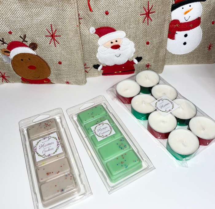 Saculet cu bucurii de Craciun, 2 snapbar, ceara de soia, arome Cookies si Craciun, 100 g si 1 set de 8 lumanari neparfumate tip pastila, 128 g. 3 modele de saculet: Ren, Mos Craciun si Om de Zapada [7]