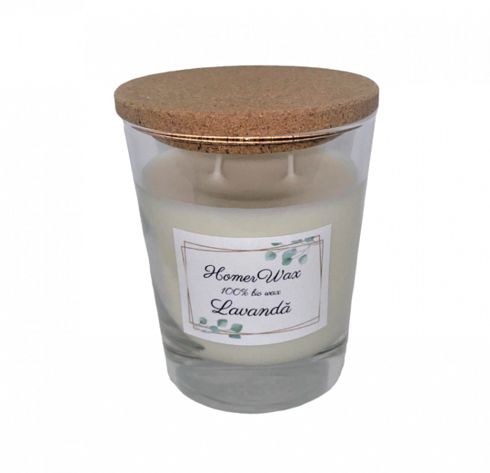Lumanare parfumata din ceara naturala de soia, 2 fitiluri din bumbac cerat, handmade, capac din pluta, 180 g Lumanare parfumata, turnata manual in recipient reutilizabil, pahar din sticla termorezistenta transparent, cu 2 fitiluri cerate din bumbac organic, capac din pluta cu dubla utilizare, poate fi folosit si ca suport atunci cand lumanarea este aprinsa. [5]