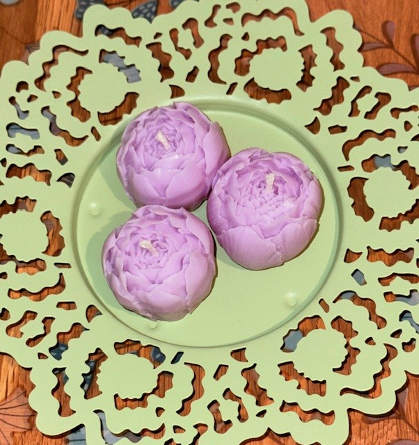 Set Iris - 3 lumanari parfumate din ceara de soia, in forma de bujori [6]