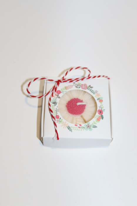 Lumanare parfumata din ceara de soia - model magareta - editie Martie - snur de Martisor [4]