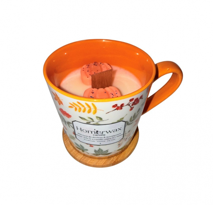 Lumanare parfumata din ceara de soia, in cana din ceramica cu model de sezon – colectia de toamna – Fosnet de frunze, 240 g, cu mini dovlecei [1]