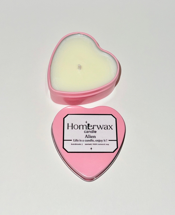 Lumanare parfumata din ceara naturala de soia, in recipient metalic reutilizabil, in forma de inima, culoare roz, cantitate ceara 40 g, arome: Alien sau La vie est belle [3]